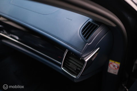 Porsche Panamera 3.0 S Hybrid | Yachting Blue | Executive Rear Seat | youngtimer | winter + zomerset | uniek | Blauw interieur |