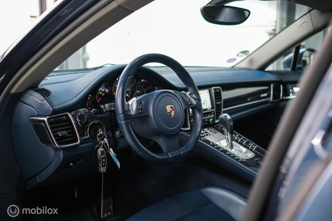 Porsche Panamera 3.0 S Hybrid | Yachting Blue | Executive Rear Seat | youngtimer | winter + zomerset | uniek | Blauw interieur |
