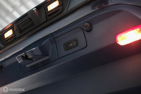 Porsche Panamera 3.0 S Hybrid | Yachting Blue | Executive Rear Seat | youngtimer | winter + zomerset | uniek | Blauw interieur |