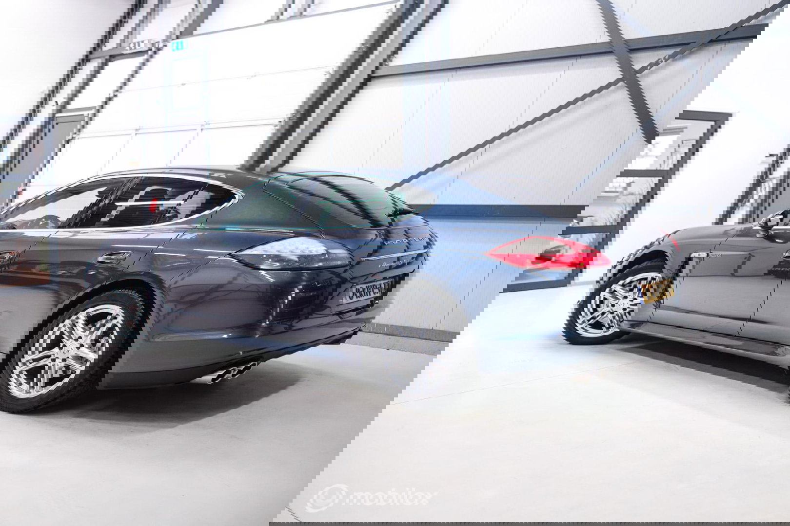 Porsche Panamera 3.0 S Hybrid | Yachting Blue | Executive Rear Seat | youngtimer | winter + zomerset | uniek | Blauw interieur |