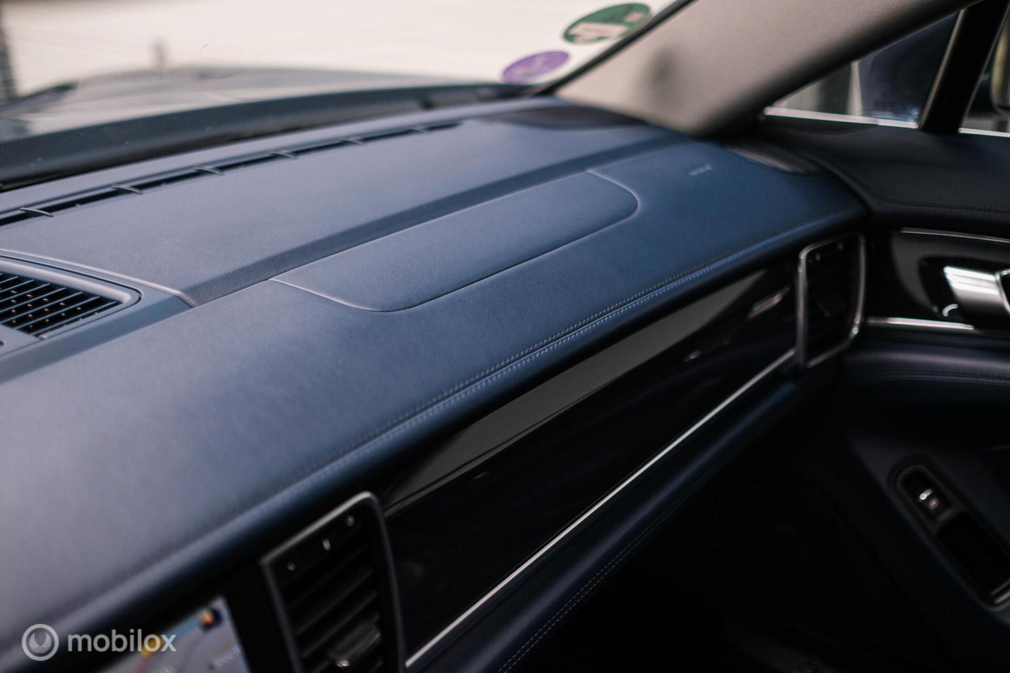 Porsche Panamera 3.0 S Hybrid | Yachting Blue | Executive Rear Seat | youngtimer | winter + zomerset | uniek | Blauw interieur |