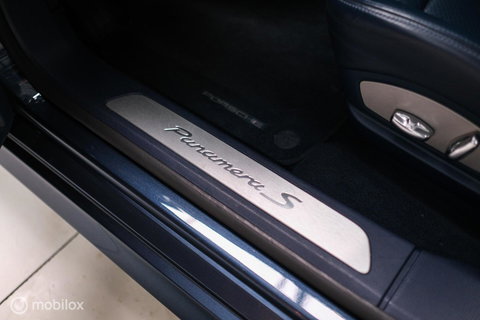 Porsche Panamera 3.0 S Hybrid | Yachting Blue | Executive Rear Seat | youngtimer | winter + zomerset | uniek | Blauw interieur |