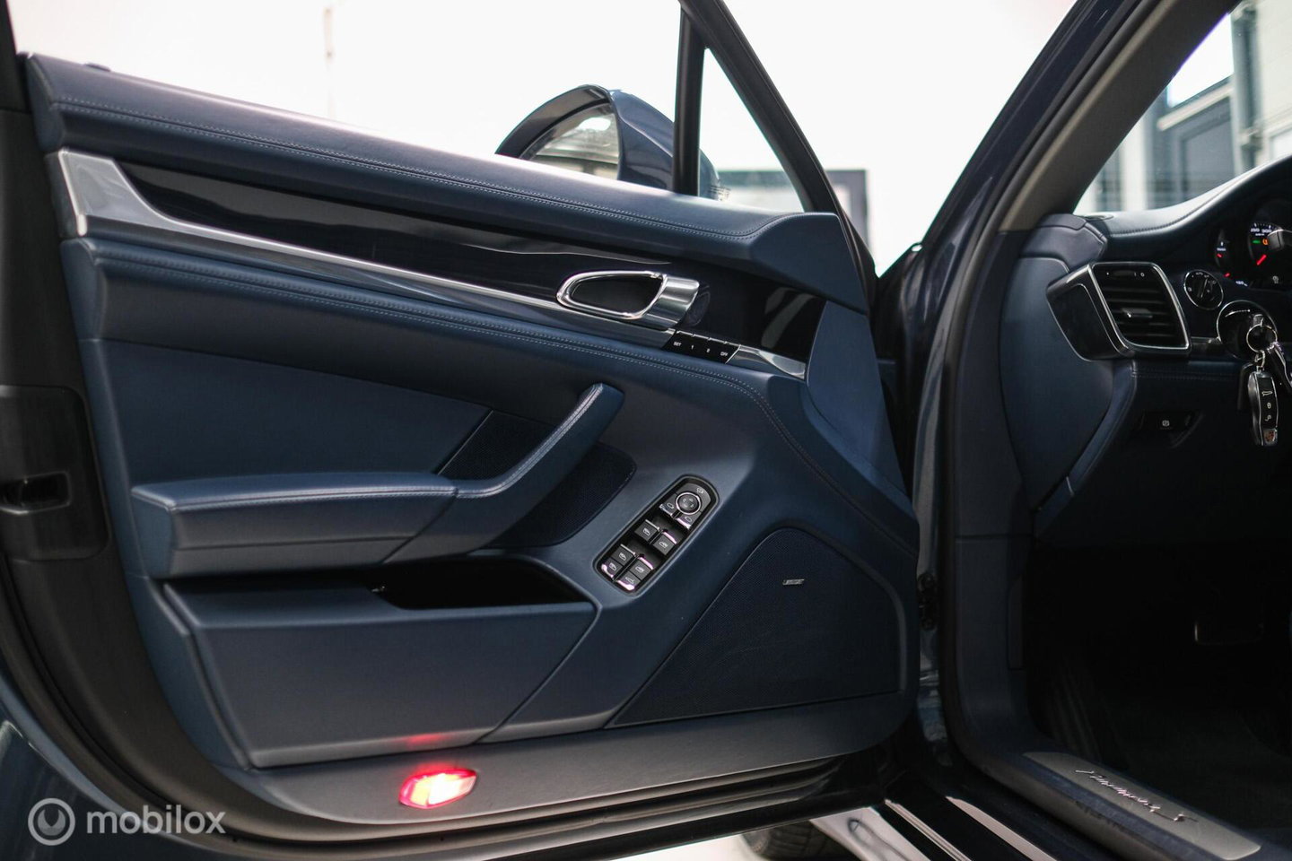 Porsche Panamera 3.0 S Hybrid | Yachting Blue | Executive Rear Seat | youngtimer | winter + zomerset | uniek | Blauw interieur |
