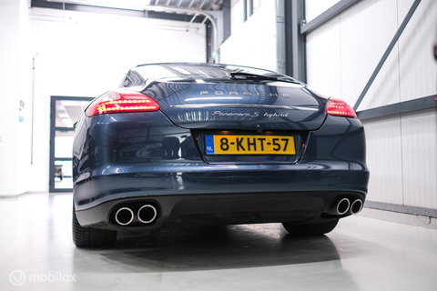 Porsche Panamera 3.0 S Hybrid | Yachting Blue | Executive Rear Seat | youngtimer | winter + zomerset | uniek | Blauw interieur |