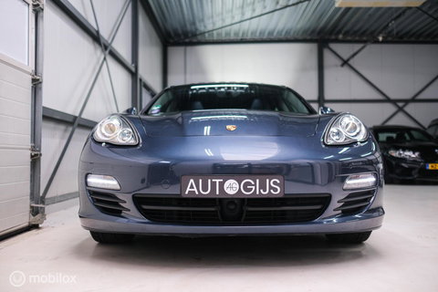 Porsche Panamera 3.0 S Hybrid | Yachting Blue | Executive Rear Seat | youngtimer | winter + zomerset | uniek | Blauw interieur |