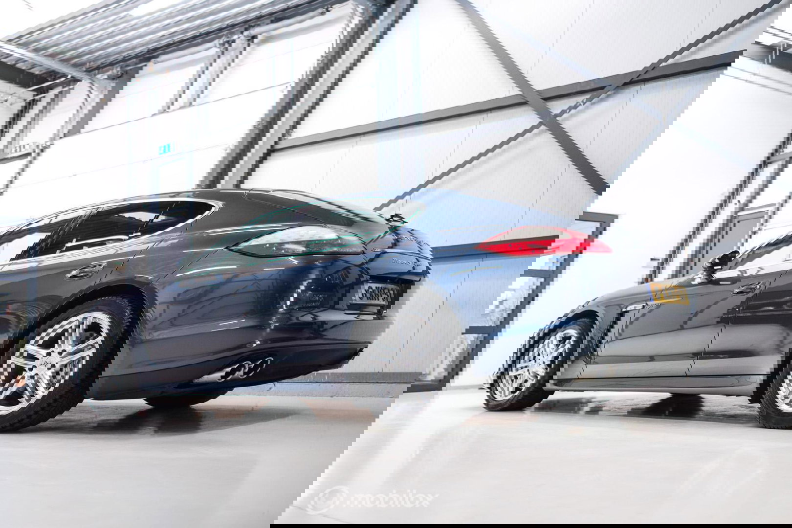 Porsche Panamera 3.0 S Hybrid | Yachting Blue | Executive Rear Seat | youngtimer | winter + zomerset | uniek | Blauw interieur |