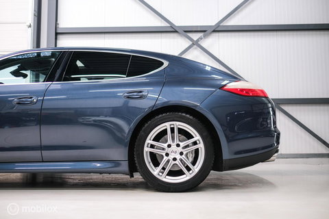Porsche Panamera 3.0 S Hybrid | Yachting Blue | Executive Rear Seat | youngtimer | winter + zomerset | uniek | Blauw interieur |
