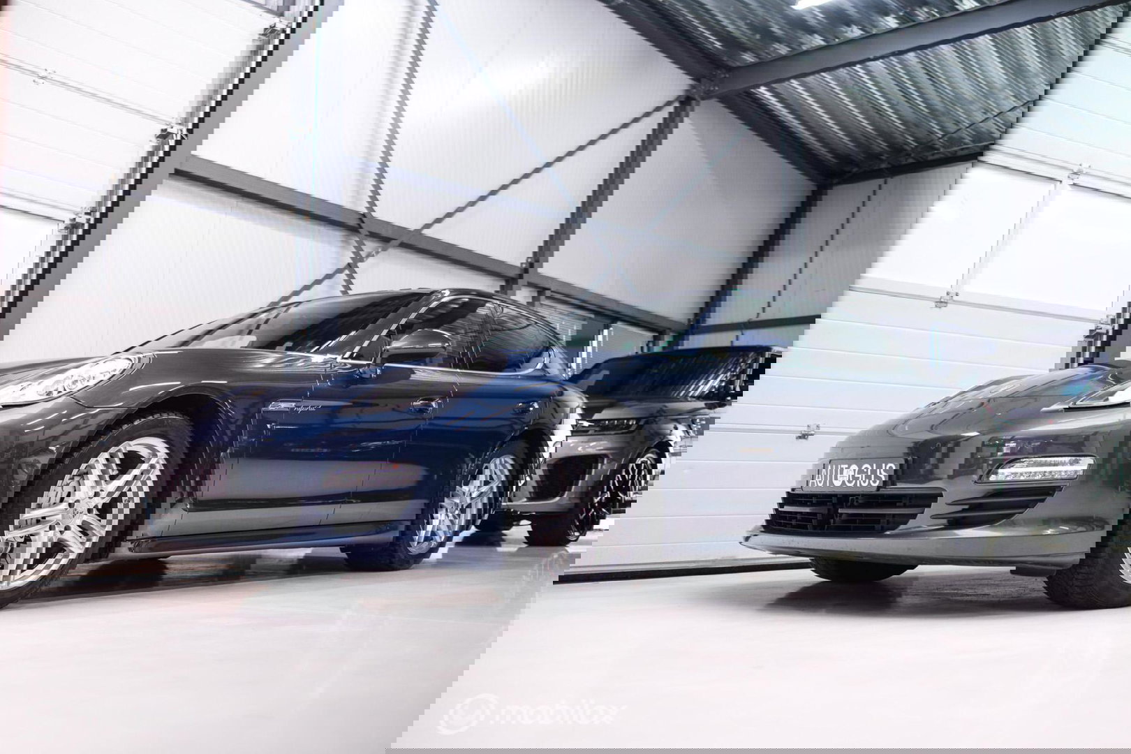 Porsche Panamera 3.0 S Hybrid | Yachting Blue | Executive Rear Seat | youngtimer | winter + zomerset | uniek | Blauw interieur |