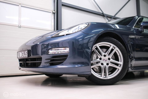 Porsche Panamera 3.0 S Hybrid | Yachting Blue | Executive Rear Seat | youngtimer | winter + zomerset | uniek | Blauw interieur |