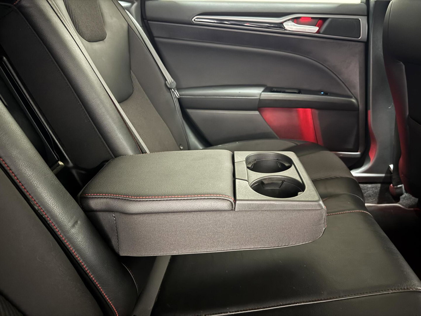 Ford Mondeo Wagon 2.0 ST-Line Carplay Memory PDC Sfeer