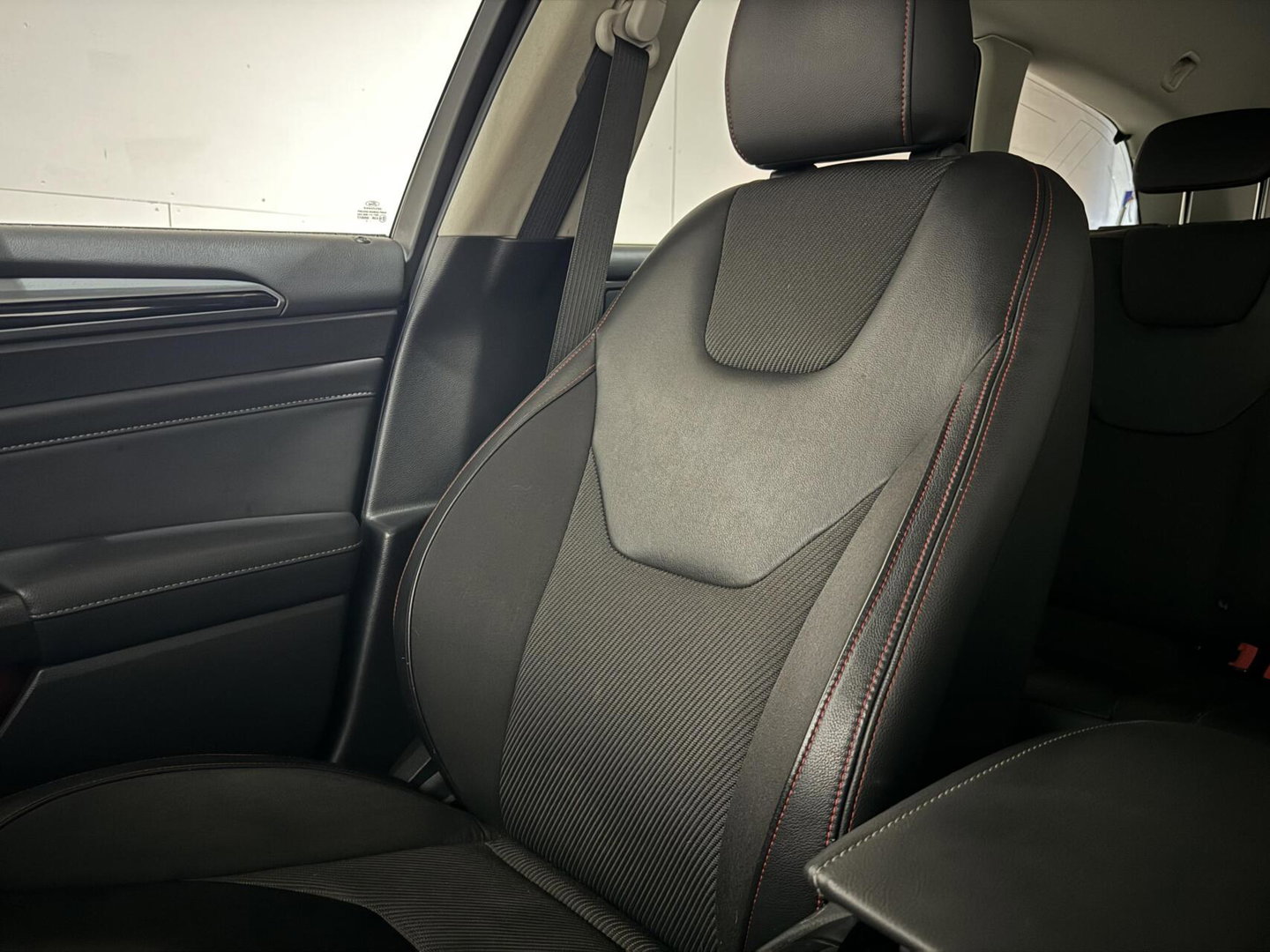 Ford Mondeo Wagon 2.0 ST-Line Carplay Memory PDC Sfeer