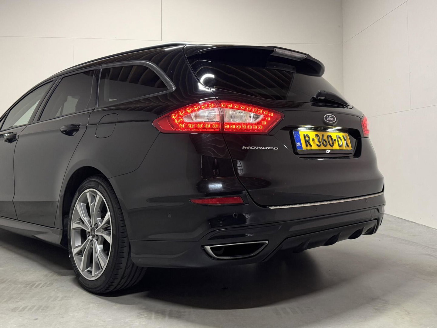 Ford Mondeo Wagon 2.0 ST-Line Carplay Memory PDC Sfeer