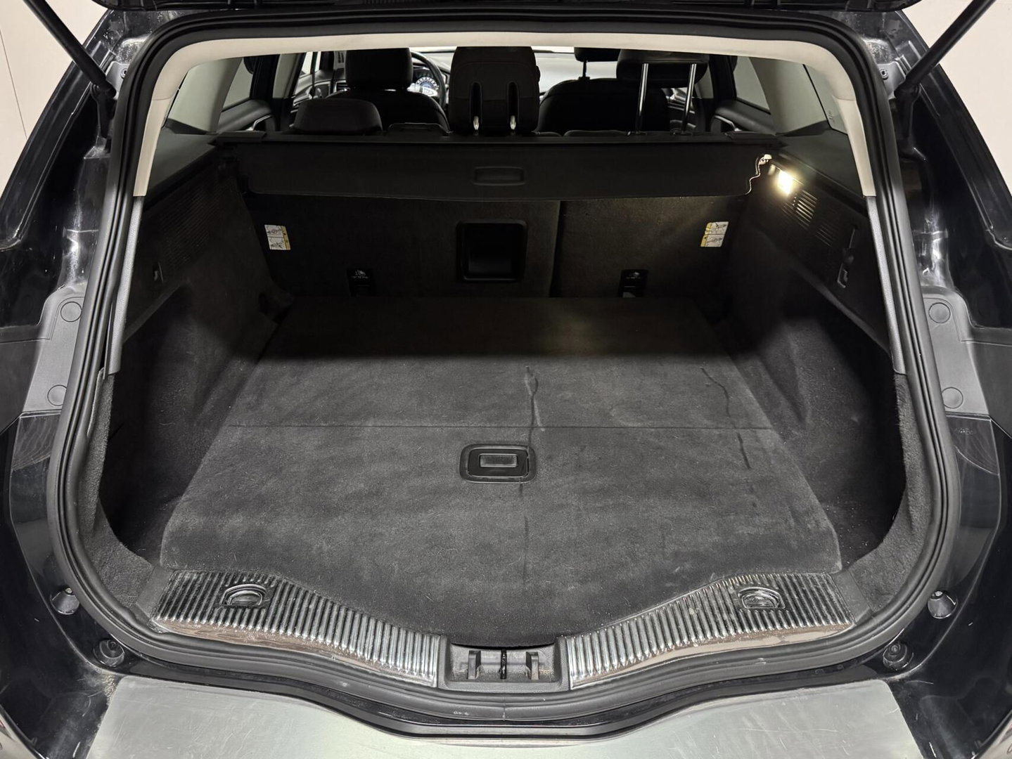 Ford Mondeo Wagon 2.0 ST-Line Carplay Memory PDC Sfeer