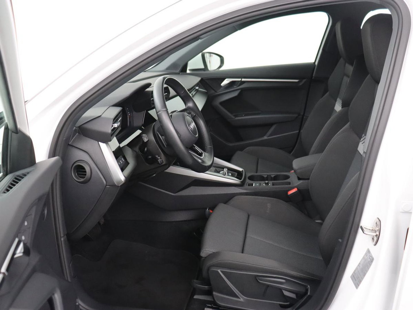 Audi A3 35 TFSI Advanced edition | Sportstoelen | Virtual Cockpit | Carplay | Navigatie | Full LED | Parkeerhulp | Climate control | Cruise control | Bluetooth | DAB