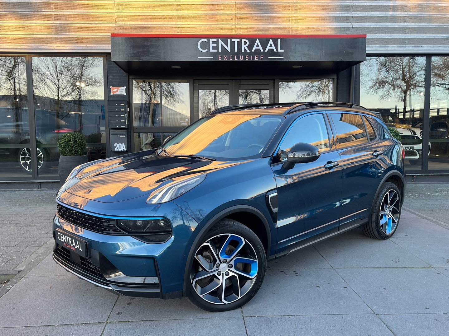 Lynk & Co 01 1.5 262PK|Pano|Infinity|BTW|Memory|360Camera|ACC|Carplay|Ambient Light|Keyless