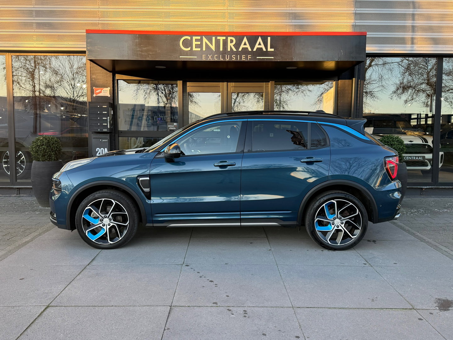 Lynk & Co 01 1.5 262PK|Pano|Infinity|BTW|Memory|360Camera|ACC|Carplay|Ambient Light|Keyless