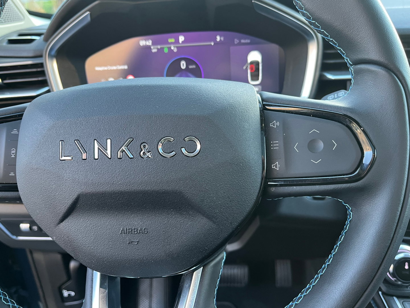 Lynk & Co 01 1.5 262PK|Pano|Infinity|BTW|Memory|360Camera|ACC|Carplay|Ambient Light|Keyless