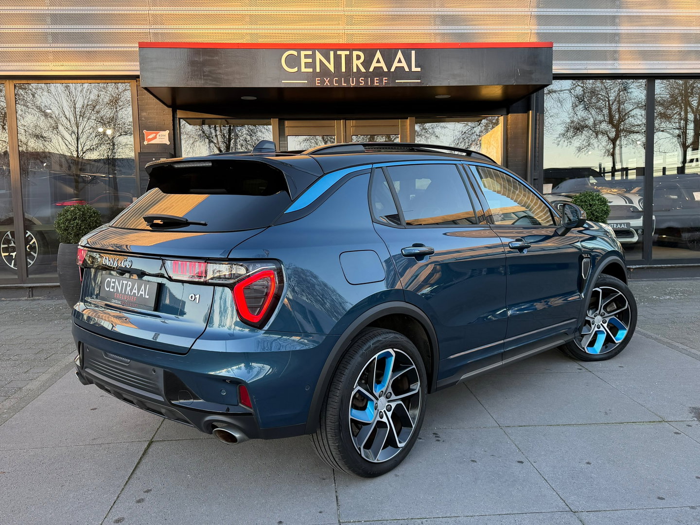 Lynk & Co 01 1.5 262PK|Pano|Infinity|BTW|Memory|360Camera|ACC|Carplay|Ambient Light|Keyless