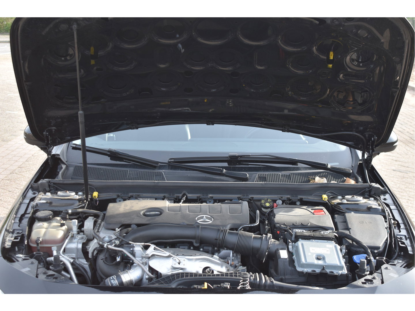 Mercedes-Benz A-Klasse 220 4MATIC AMG Business191 pk 4x4 | Stoelverwarming | Widescreen | Nav | Full LED | Allweather | Netjes