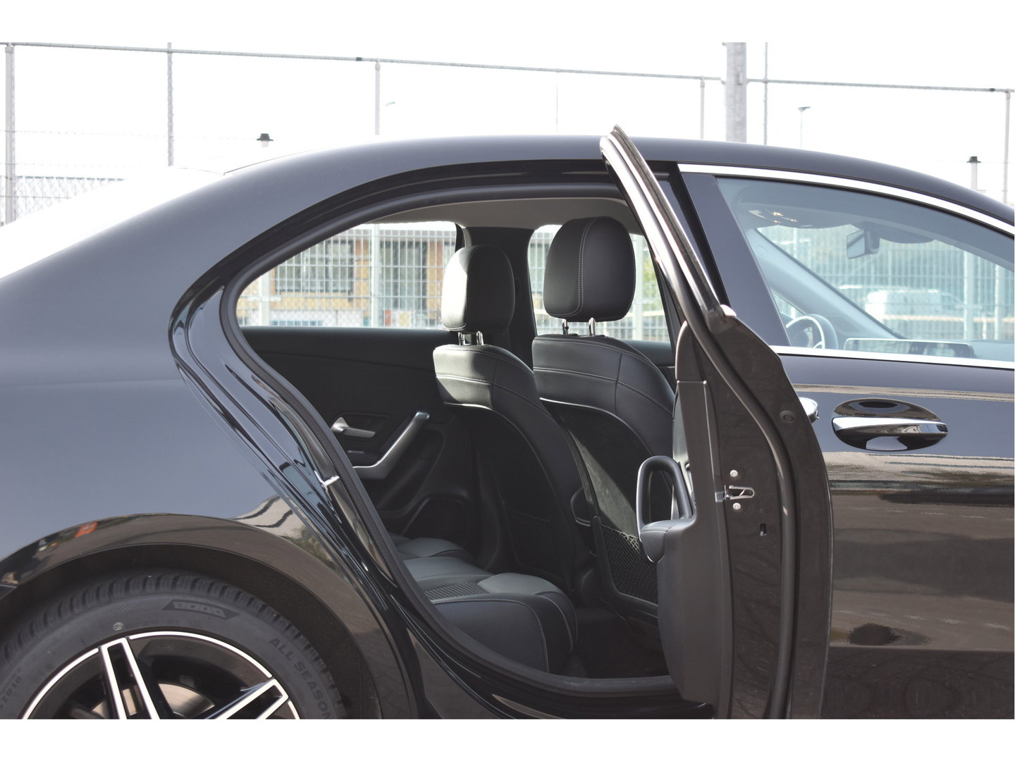 Mercedes-Benz A-Klasse 220 4MATIC AMG Business191 pk 4x4 | Stoelverwarming | Widescreen | Nav | Full LED | Allweather | Netjes