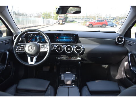 Mercedes-Benz A-Klasse 220 4MATIC AMG Business191 pk 4x4 | Stoelverwarming | Widescreen | Nav | Full LED | Allweather | Netjes