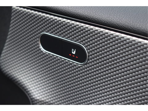 Mercedes-Benz A-Klasse 220 4MATIC AMG Business191 pk 4x4 | Stoelverwarming | Widescreen | Nav | Full LED | Allweather | Netjes