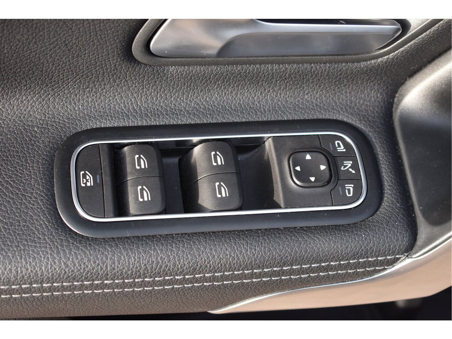 Mercedes-Benz A-Klasse 220 4MATIC AMG Business191 pk 4x4 | Stoelverwarming | Widescreen | Nav | Full LED | Allweather | Netjes