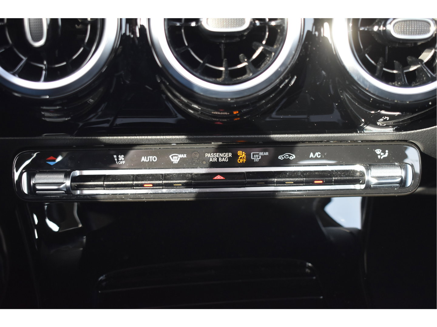 Mercedes-Benz A-Klasse 220 4MATIC AMG Business191 pk 4x4 | Stoelverwarming | Widescreen | Nav | Full LED | Allweather | Netjes