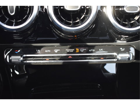 Mercedes-Benz A-Klasse 220 4MATIC AMG Business191 pk 4x4 | Stoelverwarming | Widescreen | Nav | Full LED | Allweather | Netjes