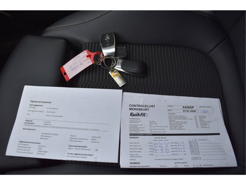 Mercedes-Benz A-Klasse 220 4MATIC AMG Business191 pk 4x4 | Stoelverwarming | Widescreen | Nav | Full LED | Allweather | Netjes