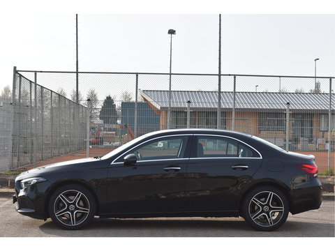 Mercedes-Benz A-Klasse 220 4MATIC AMG Business191 pk 4x4 | Stoelverwarming | Widescreen | Nav | Full LED | Allweather | Netjes