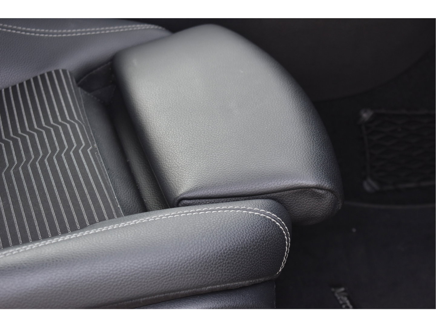 Mercedes-Benz A-Klasse 220 4MATIC AMG Business191 pk 4x4 | Stoelverwarming | Widescreen | Nav | Full LED | Allweather | Netjes