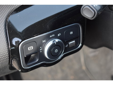 Mercedes-Benz A-Klasse 220 4MATIC AMG Business191 pk 4x4 | Stoelverwarming | Widescreen | Nav | Full LED | Allweather | Netjes