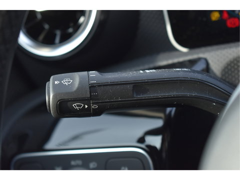 Mercedes-Benz A-Klasse 220 4MATIC AMG Business191 pk 4x4 | Stoelverwarming | Widescreen | Nav | Full LED | Allweather | Netjes