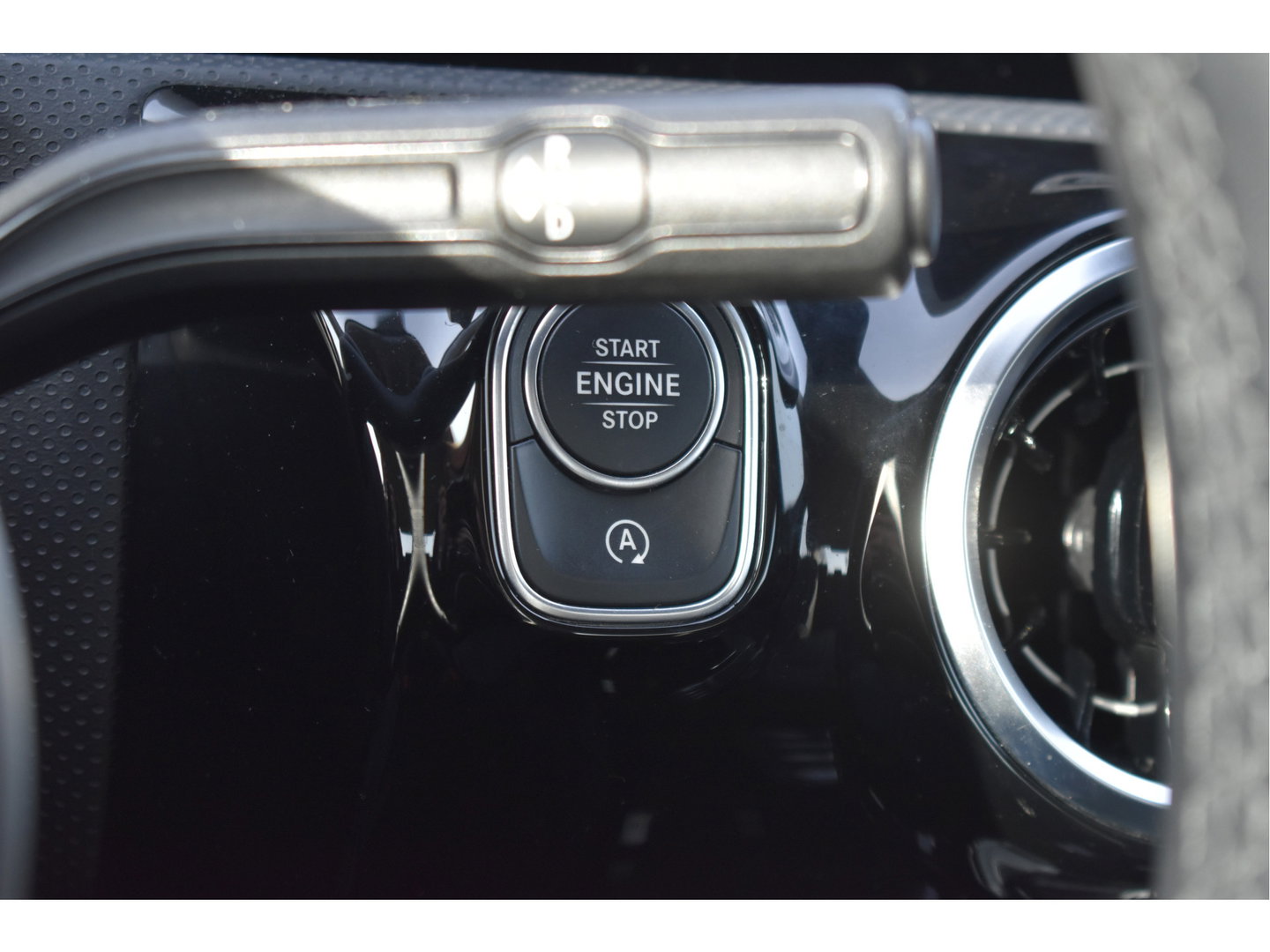 Mercedes-Benz A-Klasse 220 4MATIC AMG Business191 pk 4x4 | Stoelverwarming | Widescreen | Nav | Full LED | Allweather | Netjes