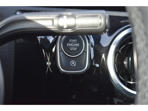 Mercedes-Benz A-Klasse 220 4MATIC AMG Business191 pk 4x4 | Stoelverwarming | Widescreen | Nav | Full LED | Allweather | Netjes