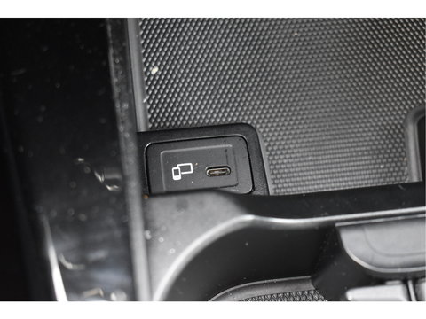 Mercedes-Benz A-Klasse 220 4MATIC AMG Business191 pk 4x4 | Stoelverwarming | Widescreen | Nav | Full LED | Allweather | Netjes