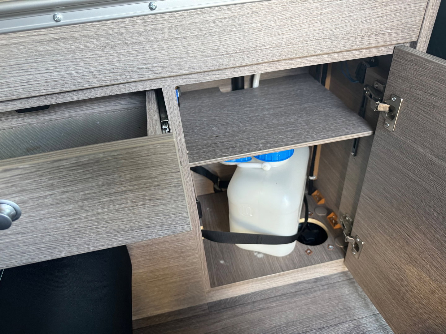 Dethleffs CAMPSTER 002 KEUKEN AUTOMAAT HEKDAK Standkachel Webasto