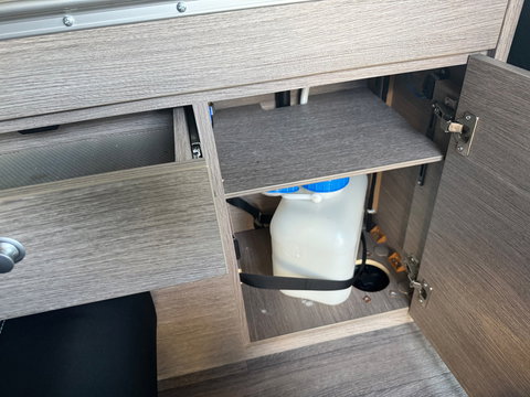 Dethleffs CAMPSTER 002 KEUKEN AUTOMAAT HEKDAK Standkachel Webasto