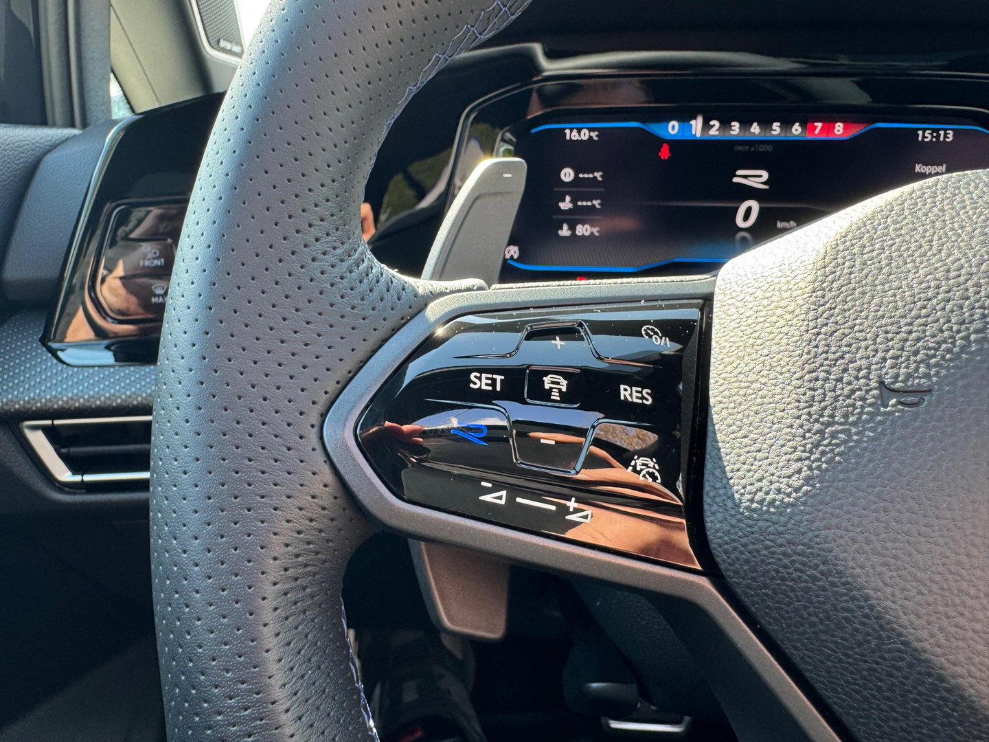 Volkswagen Golf 2.0 TSI R 4Motion DSG Pano AKRA IQ HUD Drift modes