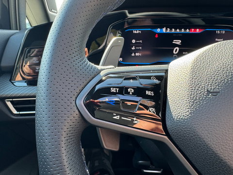 Volkswagen Golf 2.0 TSI R 4Motion DSG Pano AKRA IQ HUD Drift modes