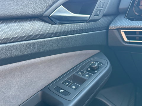 Volkswagen Golf 2.0 TSI R 4Motion DSG Pano AKRA IQ HUD Drift modes