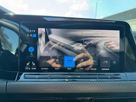 Volkswagen Golf 2.0 TSI R 4Motion DSG Pano AKRA IQ HUD Drift modes