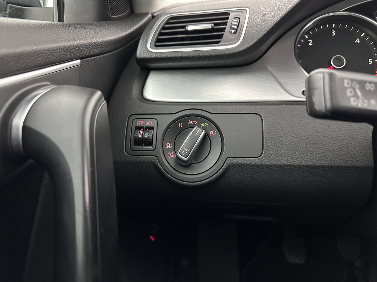 Volkswagen Passat Variant 1.6 TDI Highline BlueMotion ⚠️ MOTOR-DEFECT ⚠️ *PANO | LEATHER-ALCANTARA | HEATED-COMFORTSETS | NAVI-FULLMAP | PRIVACY-GLASS | ECC | TOWBAR | PDC | CRUISE | 17''ALU *