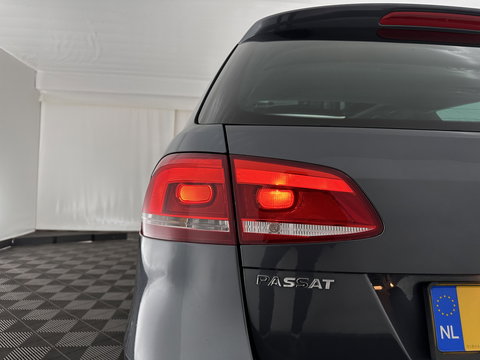Volkswagen Passat Variant 1.6 TDI Highline BlueMotion ⚠️ MOTOR-DEFECT ⚠️ *PANO | LEATHER-ALCANTARA | HEATED-COMFORTSETS | NAVI-FULLMAP | PRIVACY-GLASS | ECC | TOWBAR | PDC | CRUISE | 17''ALU *