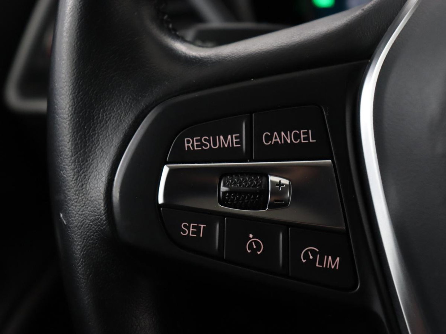 BMW 3-serie 320i Executive Edition | Sportstoelen | Carplay | Live Cockpit | Half leder | Navigatie | Full LED | Climate control | Parkeerhulp | Cruise control | Bluetooth