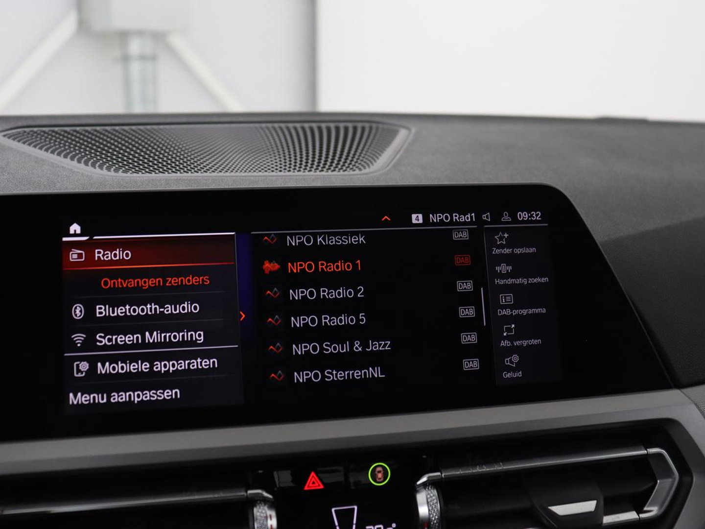 BMW 3-serie 320i Executive Edition | Sportstoelen | Carplay | Live Cockpit | Half leder | Navigatie | Full LED | Climate control | Parkeerhulp | Cruise control | Bluetooth