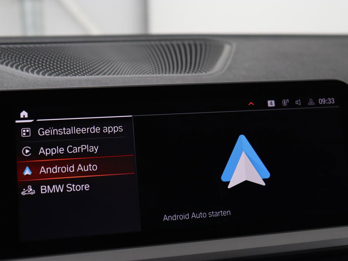 BMW 3-serie 320i Executive Edition | Sportstoelen | Carplay | Live Cockpit | Half leder | Navigatie | Full LED | Climate control | Parkeerhulp | Cruise control | Bluetooth