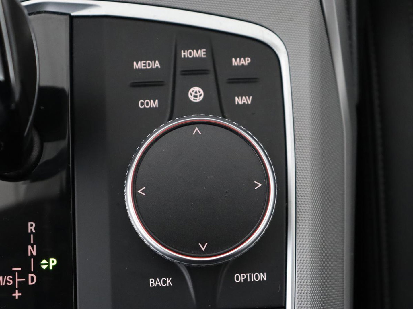 BMW 3-serie 320i Executive Edition | Sportstoelen | Carplay | Live Cockpit | Half leder | Navigatie | Full LED | Climate control | Parkeerhulp | Cruise control | Bluetooth