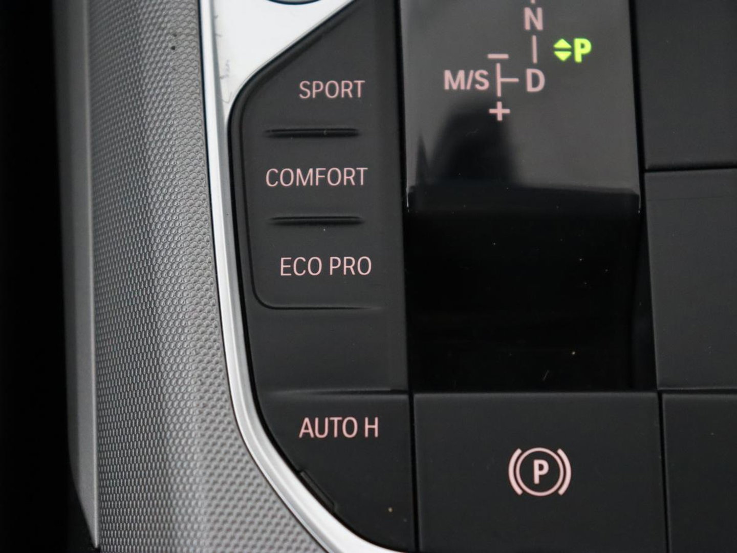 BMW 3-serie 320i Executive Edition | Sportstoelen | Carplay | Live Cockpit | Half leder | Navigatie | Full LED | Climate control | Parkeerhulp | Cruise control | Bluetooth